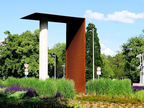 Kunst im Kreisverkehr in Felix-Wankel-Straße - Sulmstraße - Neuenstädter Straße in Neckarsulm