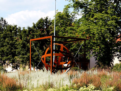 Kunst im Kreisverkehr in An Fronte Beckers - Josef-Probst-Straße - Friedrich-Ebert-Straße in Germersheim