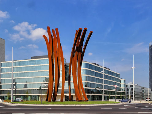 Kunst im Kreisverkehr in Trajektkreisel Friedrich-Ebert-Allee (B9) - Ecke Franz-Josef-Strauß-Allee in Bonn