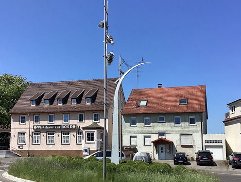 Kunst im Kreisverkehr in Bahnhofstraße - Eberhardstraße - Fritz-Kiehn-Platz in Trossingen