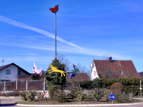 Kunst im Kreisverkehr in Schanbach