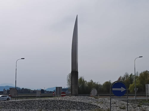 Kunst im Kreisverkehr in Aichwiesenweg - Görtschitztal Straße in Klagenfurt am Wörthersee in Österreich