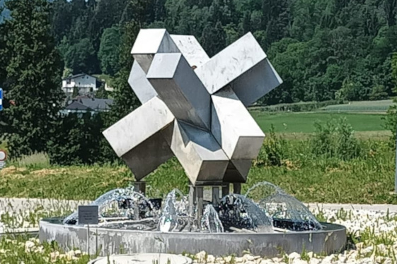 Kunst im Kreisverkehr in Kindergartenstraße - Dallingstraße in Feldkirchen in Österreich