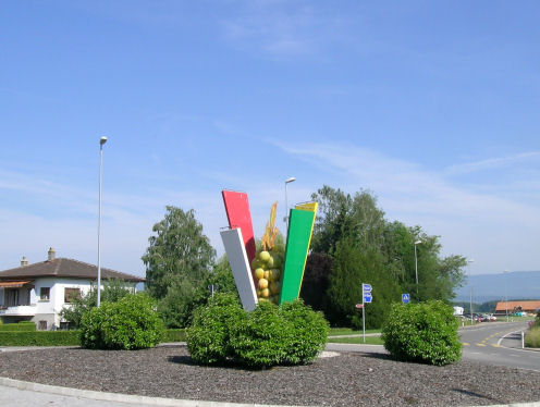 Kreiselkunstwerk in Hauptstrasse Neuchâtel-Murten in Sugiez 