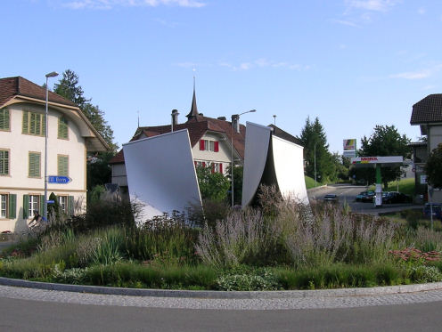 Kreiselkunstwerk in Bernstrasse - Solothurnstrasse in Bätterkinden 