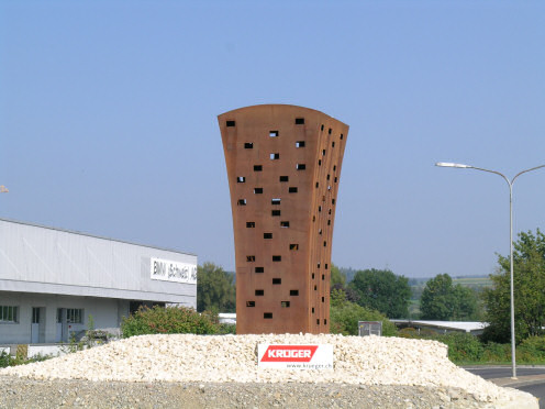 Kreiselkunstwerk in Industrie Ost bei McDonalds