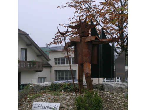 Kreiselkunstwerk in Hauptstrasse in Hägendorf mit tollem Kreisverkehr 