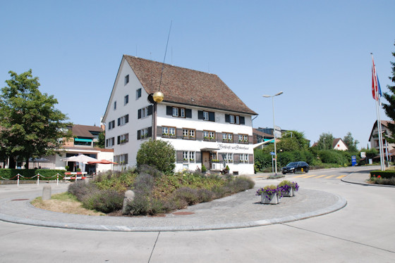 Kreiselkunstwerk in Alte Winterthurerstr - Opfikonerstr - Bahnhofstr in Wallisellen 