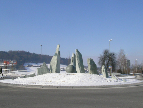 Kreiselkunstwerk in Hauptstrasse Richtung Birmensdorf in Urdorf mit Kreiselkunstwerk 