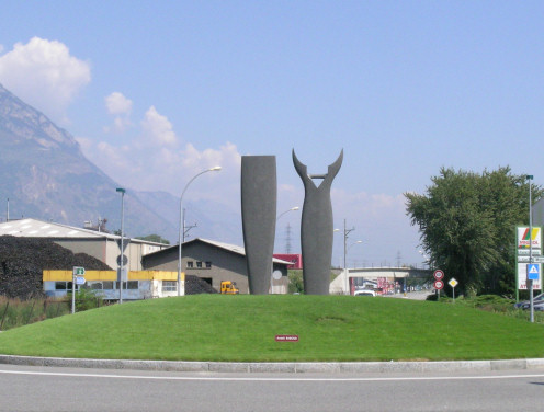 Kreiselkunstwerk in Rue du Simplon - Rue des Avouillons - Rue des Vorziers in Martigny in der Schweiz 