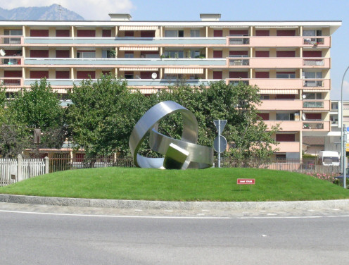 Kreiselkunstwerk in Rue du Simplon - Rue du Léman - Avenue des Neuvilles in Martigny in der Schweiz 