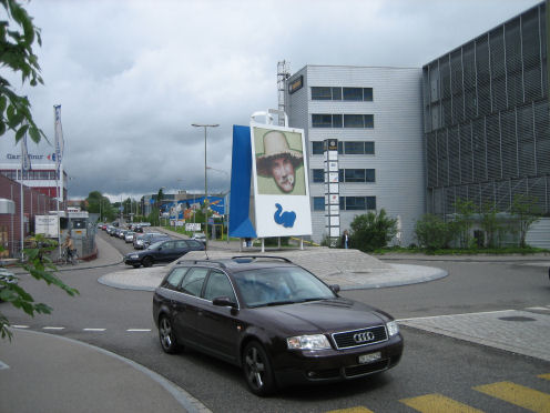 Kreiselkunstwerk in Gewerbegebiet in Dietlikon  