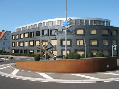 Kreiselkunstwerk in Hauptstraße (Kreuzlingen - Romanshorn), Kreuzung mit Mühligässli in Bottighofen 