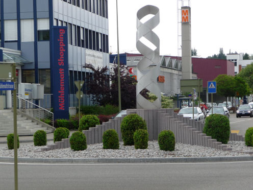 Kreiselkunstwerk in Mühlemattstrasse in Oberwil 