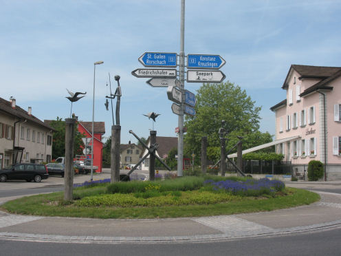 Kreiselkunstwerk in Hauptstrasse Rorschach-Kreuzlingen in Romanshorn 