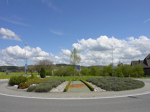 Kreiselkunstwerk in Umfahrungsstrasse Richtung Autobahn in Kirchberg 