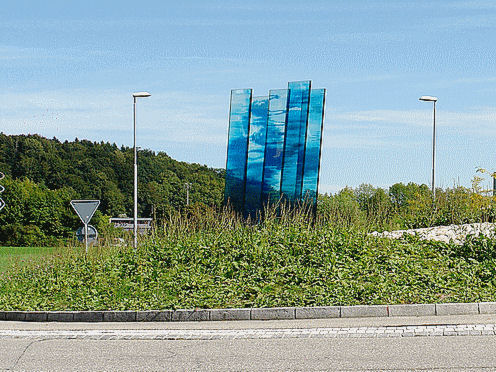 Kreiselkunstwerk in Arsenalstrasse zur Autobahnzufahrt der A1 in Wangen a.A. 