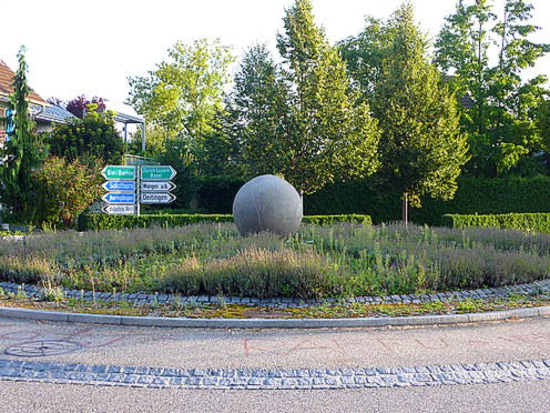 Kreiselkunstwerk in Ortszentrum auf der Luzernstrasse in Subingen 