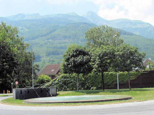 Kreiselkunstwerk in Heldaustr. - Mühleäulistr. - Rheinstrasse in Buchs 