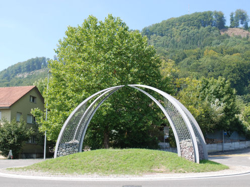 Kreiselkunstwerk in Zurzacherstrasse - Reinerstrasse - Vogelsangerstrasse in Lauffohr 