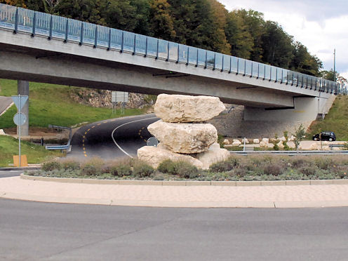 Kreiselkunstwerk in Route Cantonale in La Raisse 