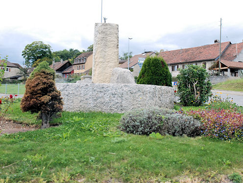 Kreiselkunstwerk in Chemin du Soleil - Route Cantonale - Au Village in Corcelles-près-Concise 