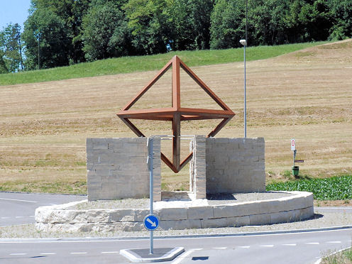 Kreiselkunstwerk in Tüfebrunne - Zurzibergstr - Alte Zurzacherstr - Wizacherhof in Tegerfelden 