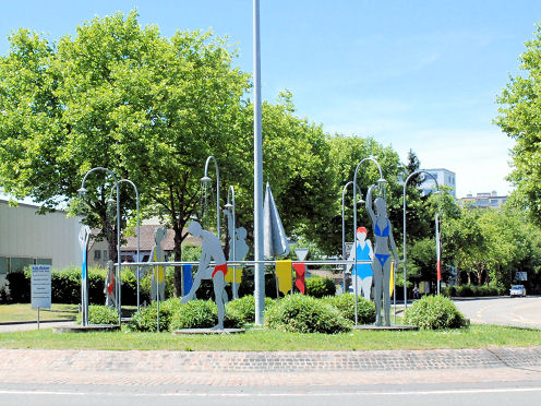 Kreiselkunstwerk in Zentralstrasse - Halbartenstrasse in Wettingen 