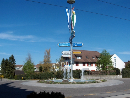Kreiselkunstwerk in Frauenfeldstrasse - Wilerstrasse in Münchwilen 