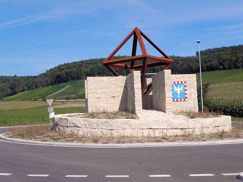 Kreiselkunstwerk in Tüfebrunne - Zurzibergstr - Alte Zurzacherstr - Wizacherhof in Tegerfelden 