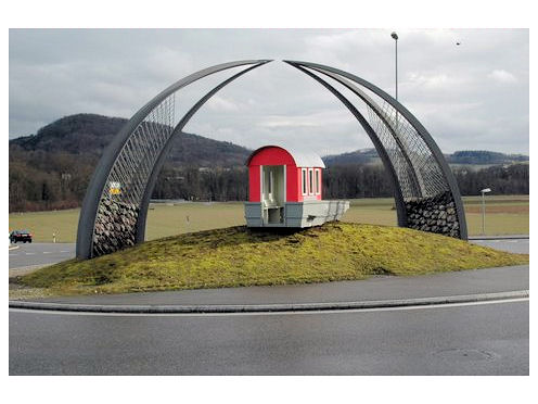 Kreiselkunstwerk in Zurzacherstrasse - Reinerstrasse - Vogelsangerstrasse in Lauffohr 
