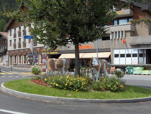 Kreiselkunstwerk in Saanenstrasse - Lenkstrasse - Thunstrasse in Zweisimmen  