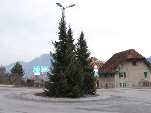 Kreiselkunstwerk in Route de l'Intyamon - Route de Broc in Epagny  