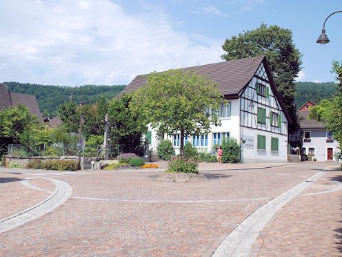 Kreiselkunstwerk in Dorfstrasse - Kirchstrasse in Wettingen 
