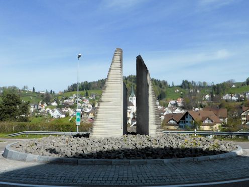 Kreiselkunstwerk in Umfahrungstrasse - Haslenstrasse in Teufen 