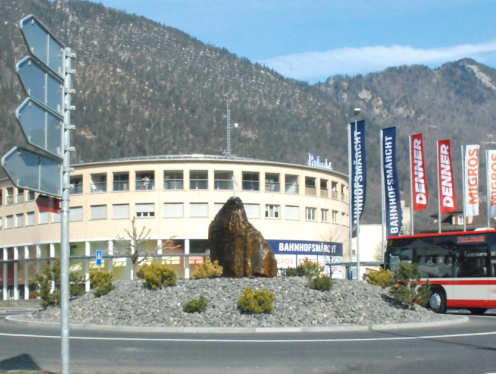 Kreiselkunstwerk in Bahnhofstrasse-Gätzlistrasse in Brunnen 