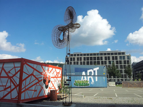 Kreiselkunstwerk in Einsenplastik Räder sucht kreisverkehr