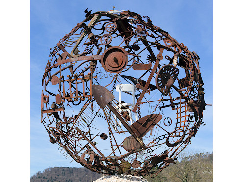 Kreiselkunstwerk in Laufenstrasse - Baselstrasse in Zwingen 