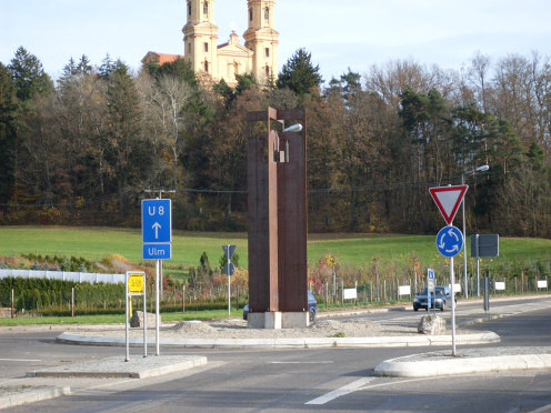Kreiselkunstwerk in Daimlerstrasse - Nordspange - Mittelhofstrasse in Ellwangen 