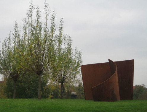 Kreiselkunstwerk in Schlossstrasse - Brückenstrasse- Seckenheimerstrasse in Ilvesheim 