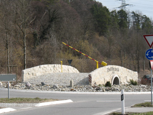 Kreiselkunstwerk in B31 Richtung Stockach in Nenzingen  