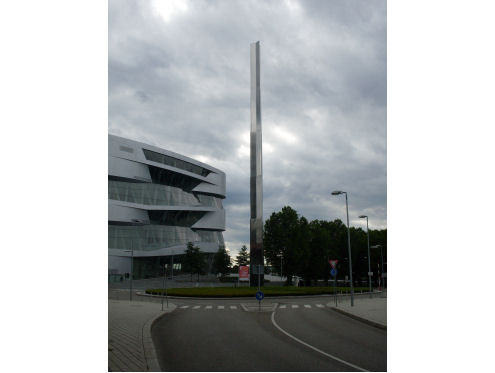 Kreiselkunstwerk in Mercedesstraße in Stuttgart Untertürkheim 