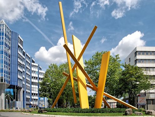 Kreiselkunstwerk in Frankfurter Straße - Mergenthalerallee  in Eschborn 