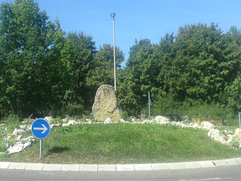 Kreiselkunstwerk in Kreuzung Hauptstr. - Neckarstrstr. in Hegnach 