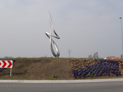 Kreiselkunstwerk in Theodor-Heuss-Straße - Weiherbachstraße - Landshut-Münchenerau 