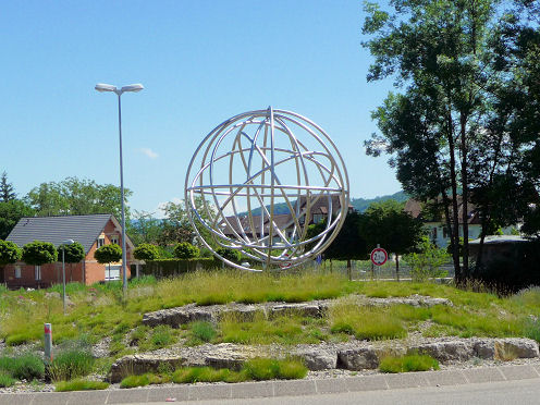 Kreiselkunstwerk in Eisenbahnstrasse - Albert-Schweitzer-Straße in Wylen 