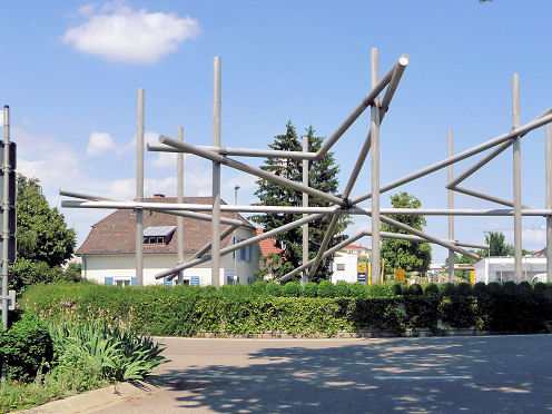 Kreiselkunstwerk in Poststraße - Im Stühlinger - Eisenbahnstr. - Zollmattenstr. - B3 in Heitersheim 