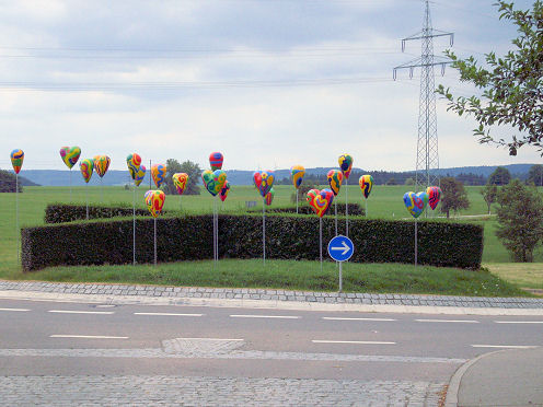 Kreiselkunstwerk in Leintalstraße - Scheurenfeldstraße - Lederäcker - L1080 - K3326 in Dewangen 
