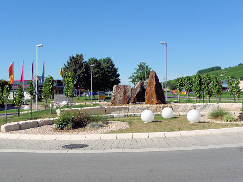 Kreiselkunstwerk in Freiburger Str. - Am Sonnenstück - Gutedelstraße in Schliengen 