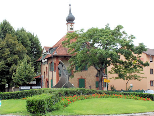 Kreiselkunstwerk in Bahnhofstr. – Schwetzingerstr. – Friedensstr. in Brühl 